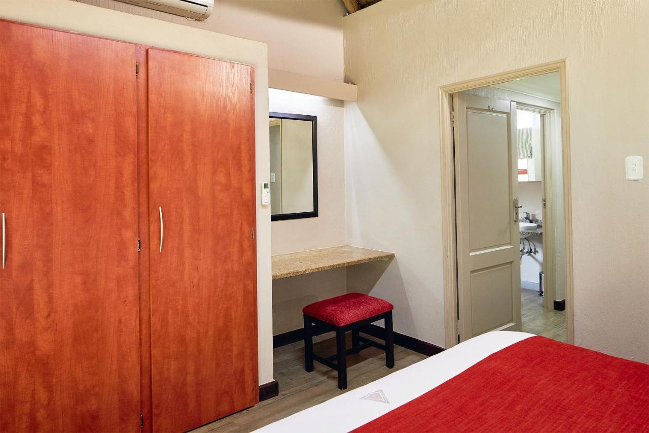 Hotel First Group Magalies Park Hartbeespoort Exterior foto