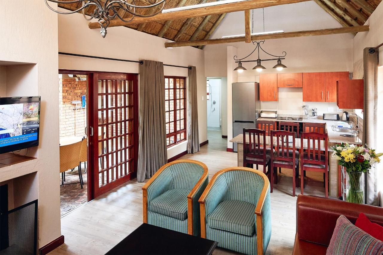 Hotel First Group Magalies Park Hartbeespoort Exterior foto