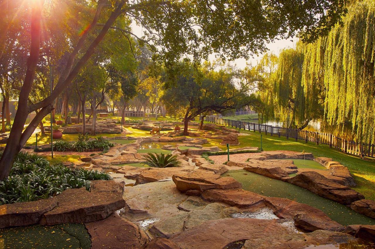 Hotel First Group Magalies Park Hartbeespoort Exterior foto