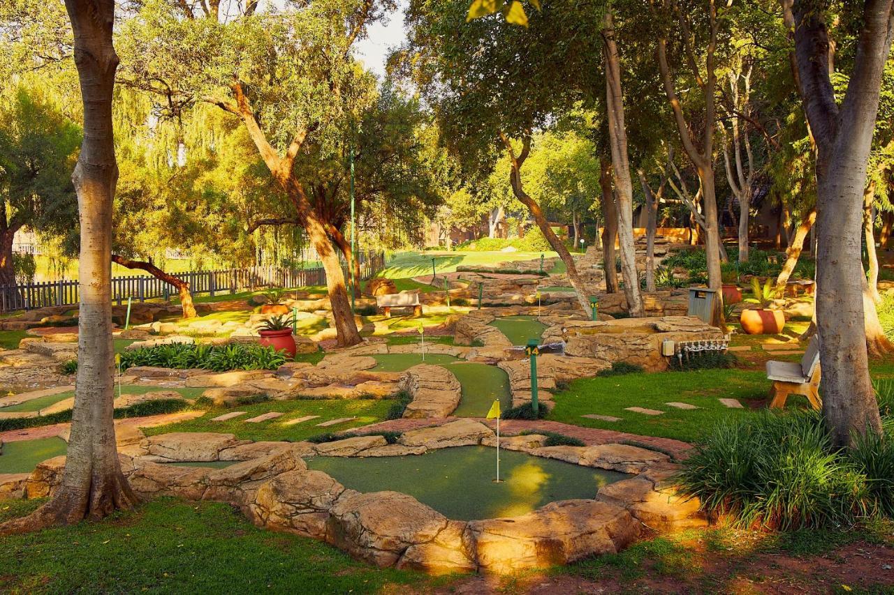 Hotel First Group Magalies Park Hartbeespoort Exterior foto